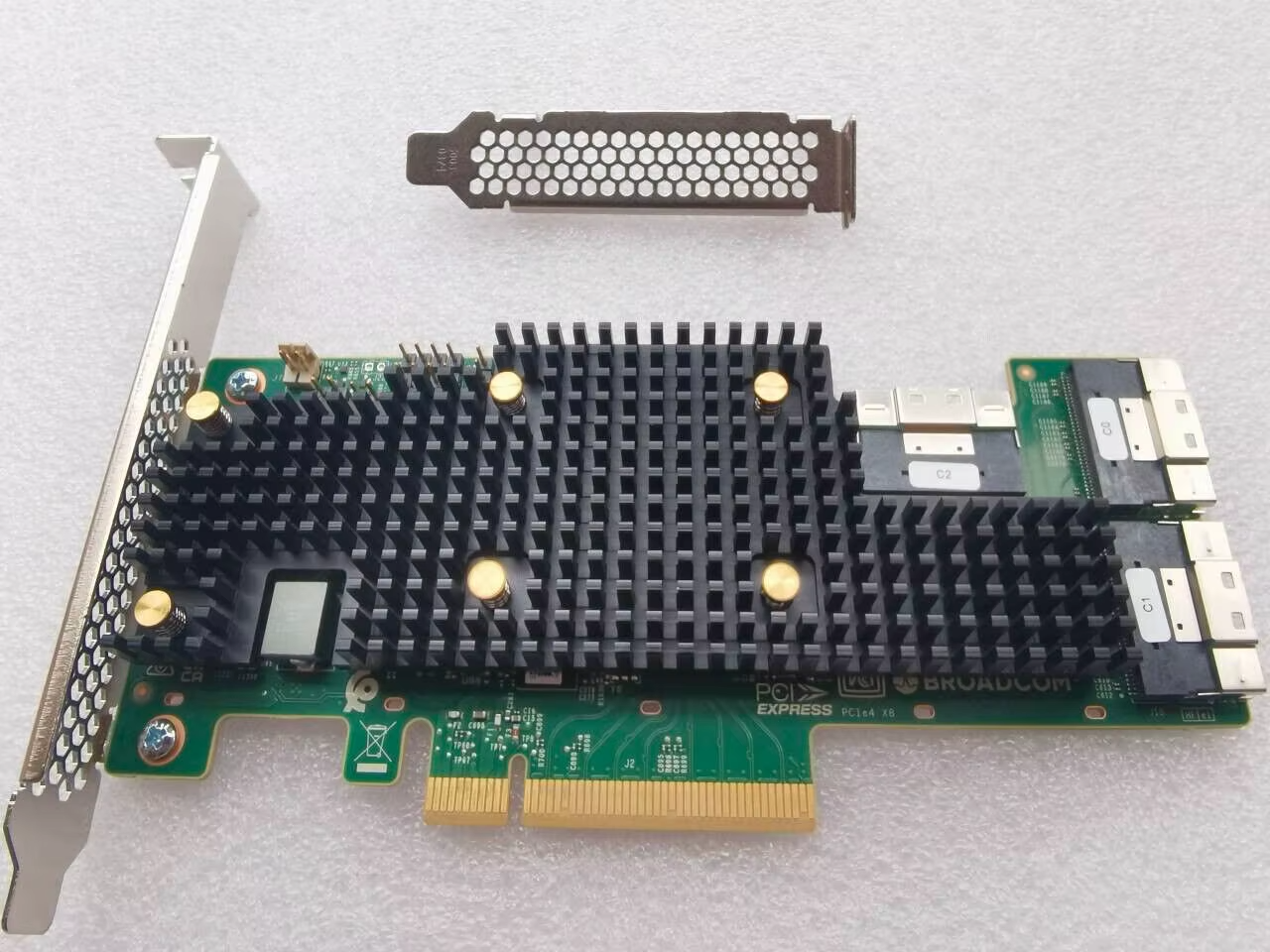 Comprehensive Guide to the Broadcom’s 9400 Series Tri-Mode Storage HBAs