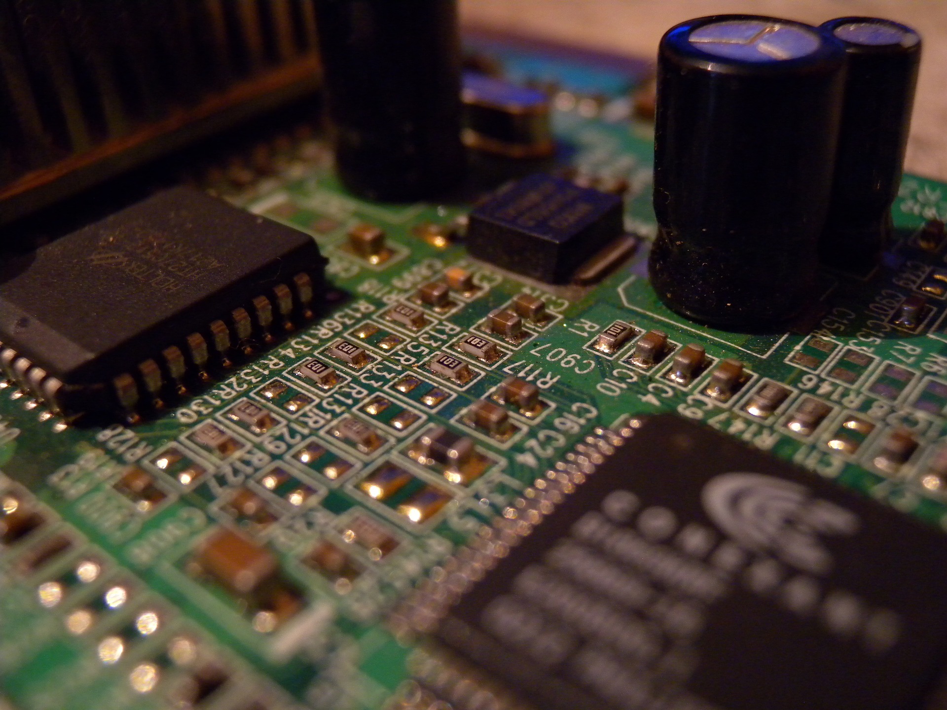 AIChipLink.com: Your Reliable Partner in Sourcing Obsolete Electronic Parts