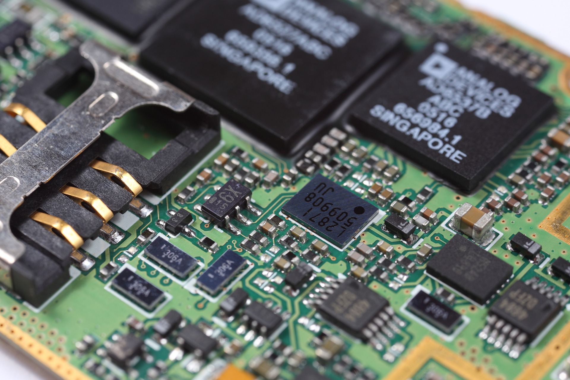 Exploring the EPM1270F256C5N from AIChipLink: A Comprehensive Overview