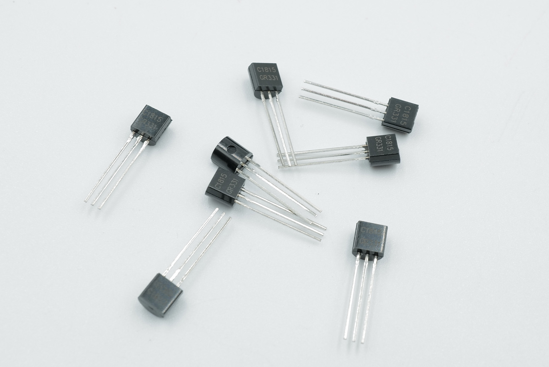 C1815 Transistor: Pinout, Equivalent, Voltage, Circuit and Uses