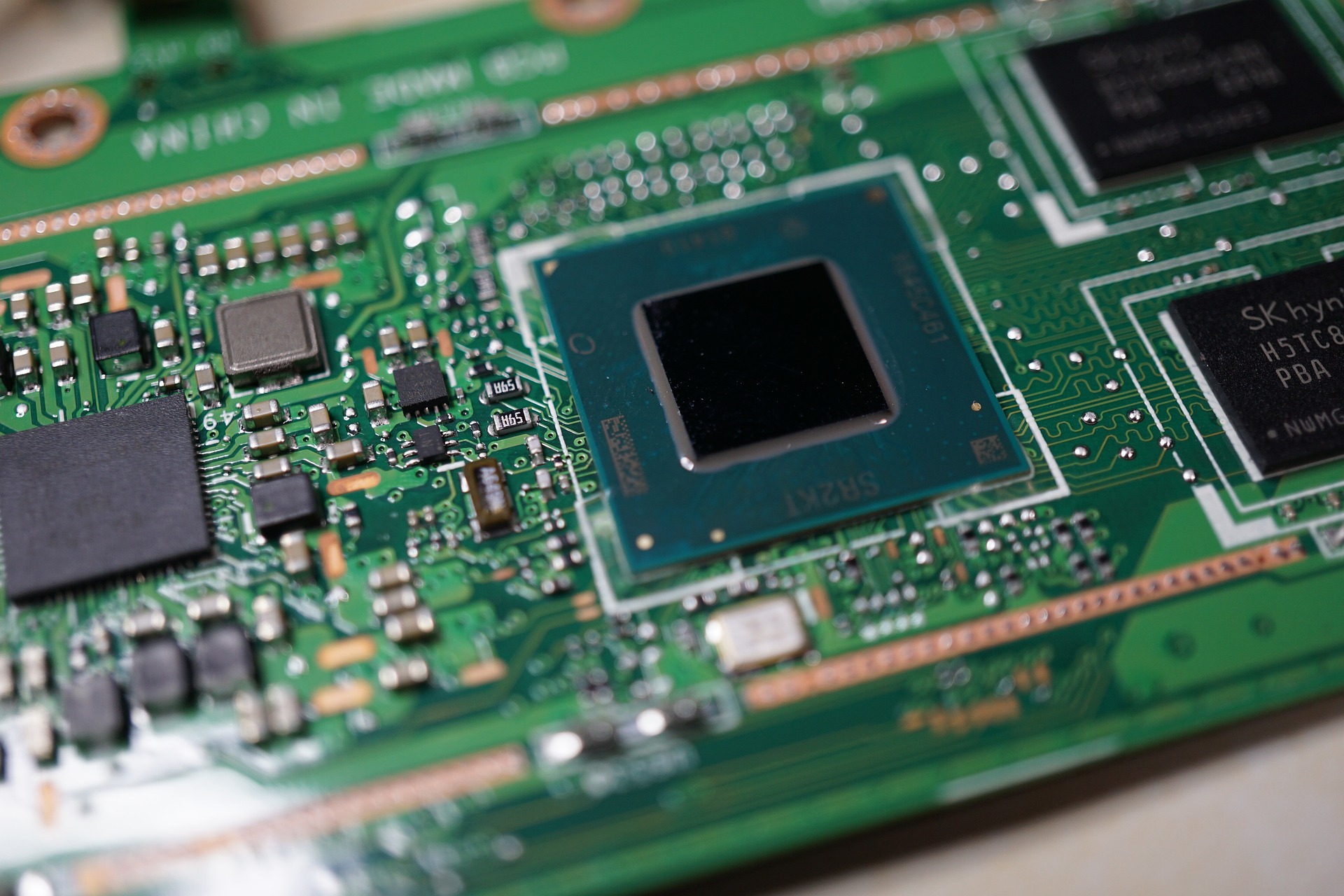 Why AIChipLink is Your Go-To STMicroelectronics Distributor for Circuit Board Components