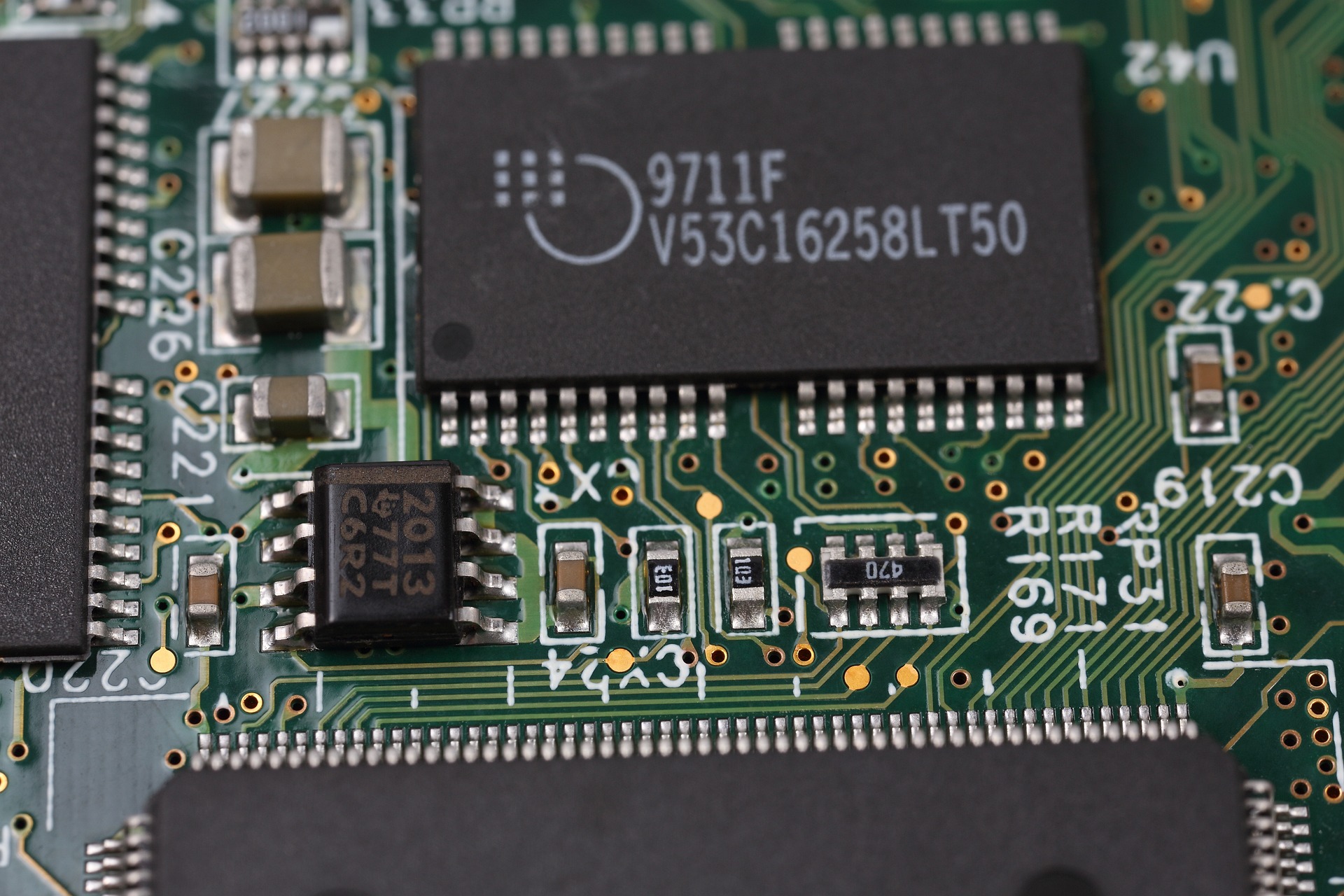 Why Independent Distributors of Electronic Components Are More Reliable